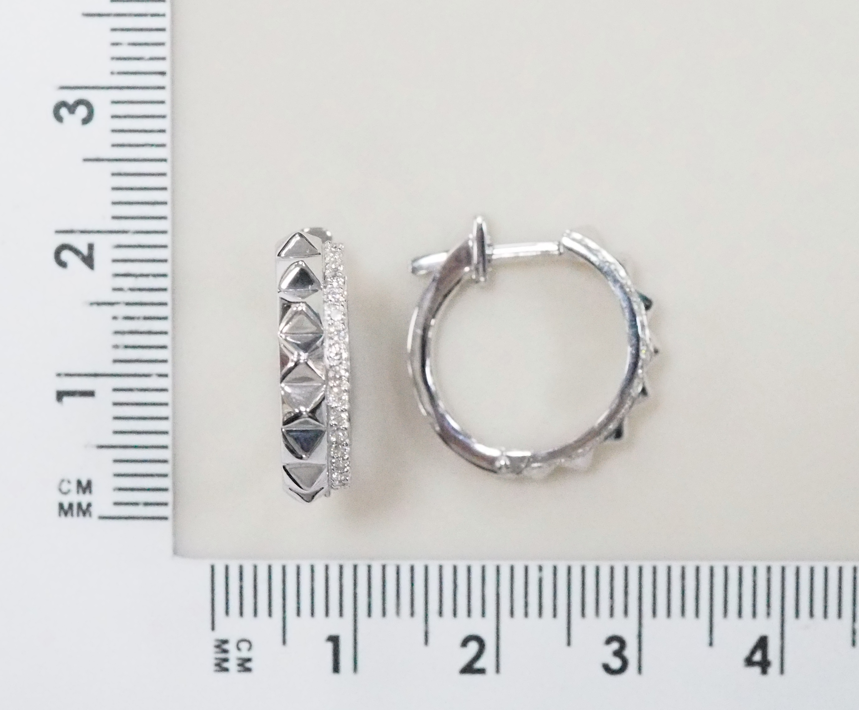 Золотые серьги 585 пробы; белое золото; родий; вставки 34 Бр.Кр-57 0,222 3/5А